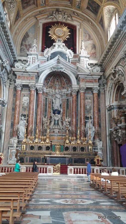 כנסיה בנאפולי
